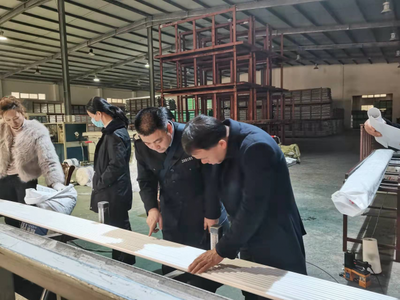 行走的办公室 赣州市卫生计生综合监督执法局零距离服务企业